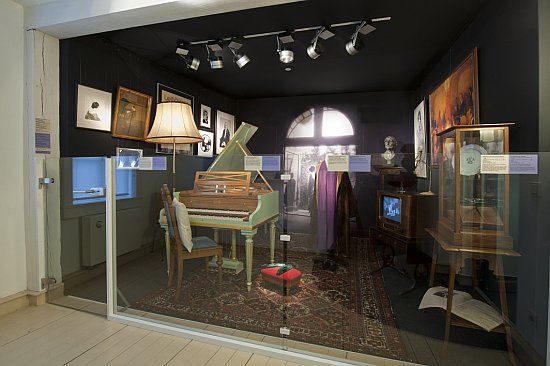 Das Pleyel-Cembalo Modell Wandy Landowska der Sammlung Dohr in der Ausstellung des Bachhauses Eisenach 2011.